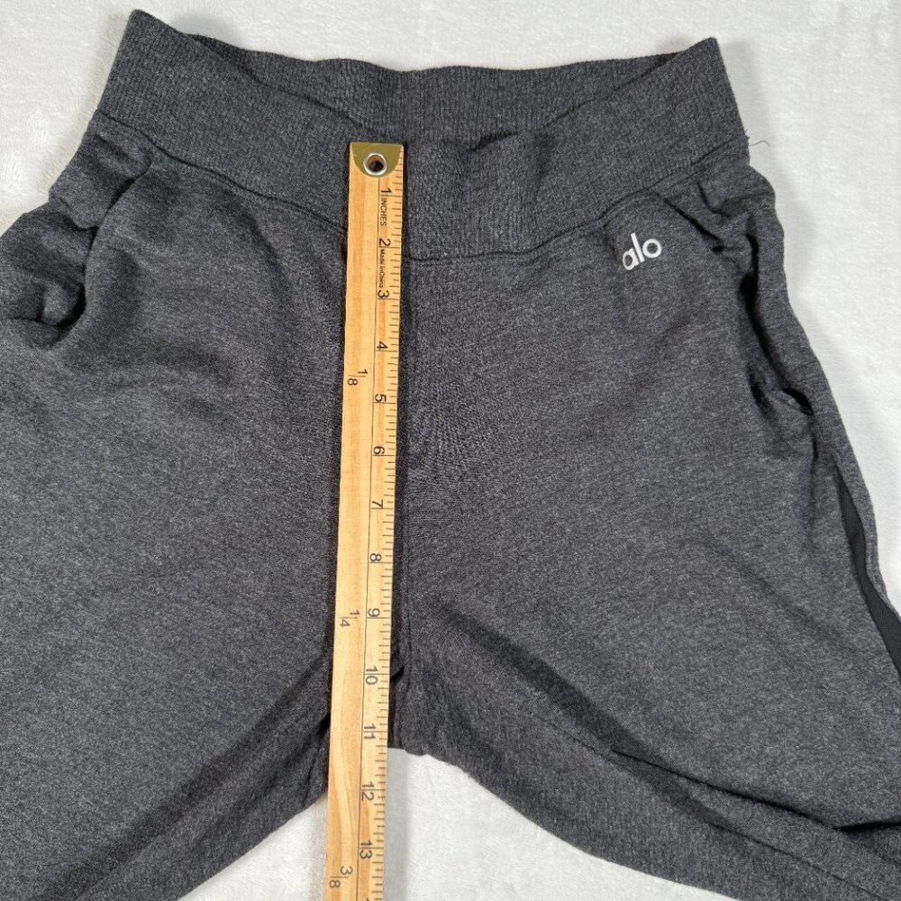 ALO Yoga Leggings Women Size XS W26 L30 Gray Stretch Mesh Legs Pockets Gym EUC - Picture 4 of 9